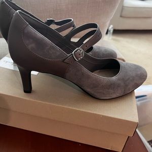 New size 12 Clark’s grey suede and leather Mary Jane pumps
